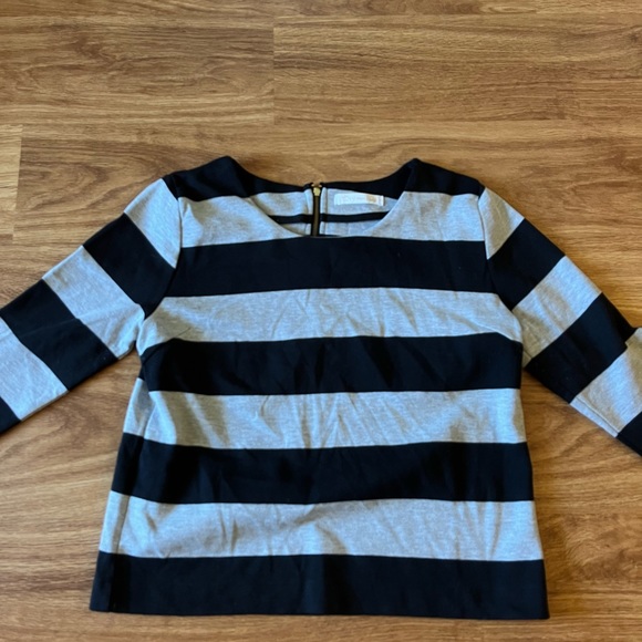 COPY - Woman’s Stripe Shirt black and Gray Size Small - Picture 9 of 10